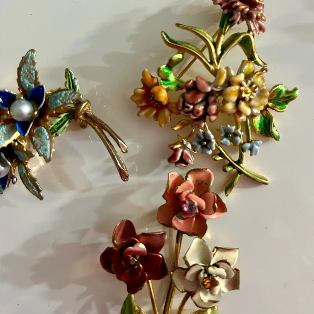 Vintage enamel Floral Enamel Brooch set marked Austria - Picture 4 of 6